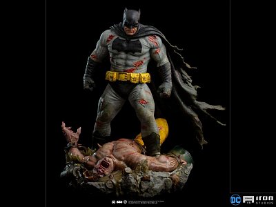 Batman: The Dark Knight Returns Diorama 1/6 Batman 38 cm