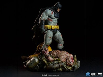 Batman: The Dark Knight Returns Diorama 1/6 Batman 38 cm