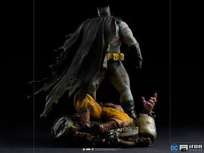 Batman: The Dark Knight Returns Diorama 1/6 Batman 38 cm