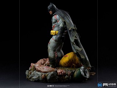 Batman: The Dark Knight Returns Diorama 1/6 Batman 38 cm