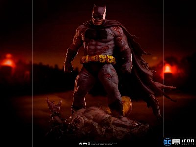 Batman: The Dark Knight Returns Diorama 1/6 Batman 38 cm