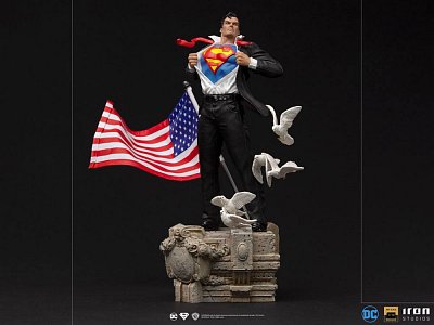 DC Comics Deluxe Art Scale Statue 1/10 Clark Kent 29 cm