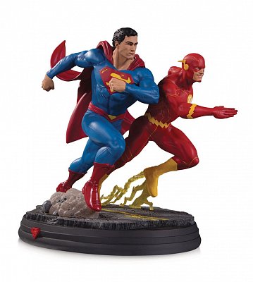 DC Gallery Statue Superman vs The Flash Racing 2nd Edition 26 cm