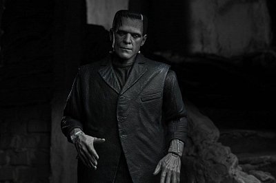 Universal Monsters Action Figure Ultimate Frankenstein\'s Monster (Black & White) 18 cm